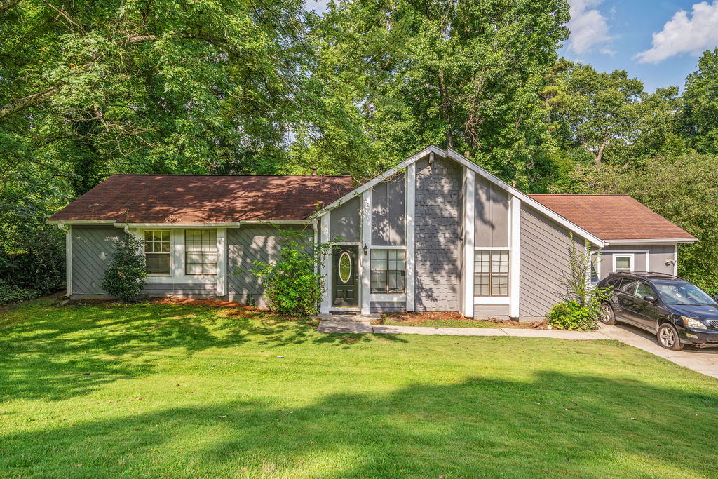 Front exterior of 3927 Wabash Ln, a contemporary single-story home with vaulted rooflines